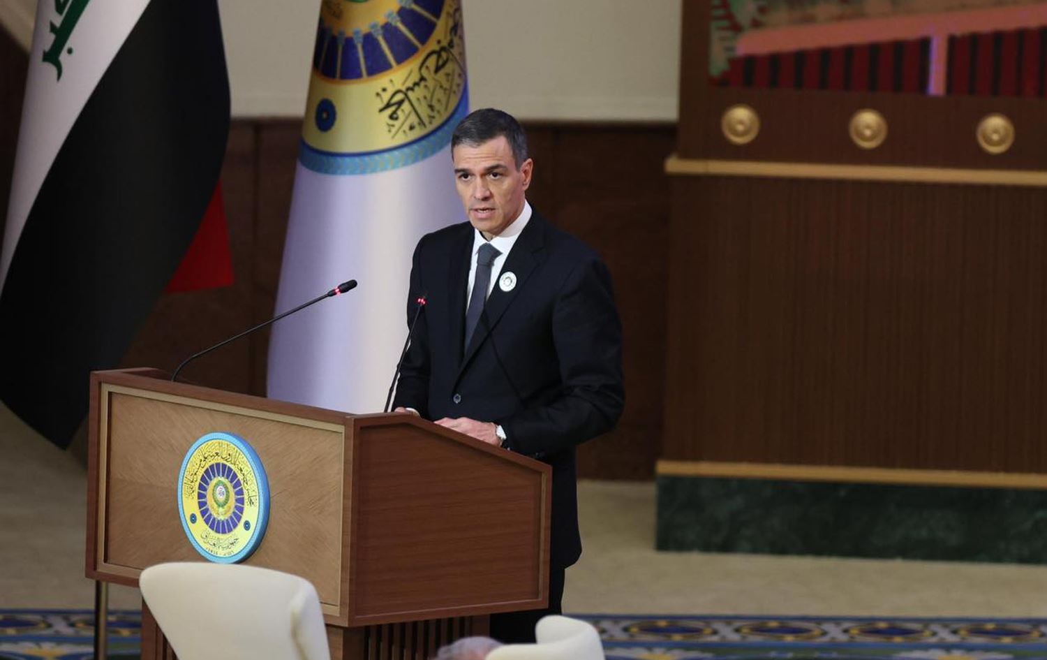 پێدرۆ سانچێز، سەرۆکوەزیرانی ئیسپانیا لە لووتکەی کۆمکاری عەرەبی لە بەغدا. وێنە: نووسینگەی سەرۆکوەزیرانی عێراق