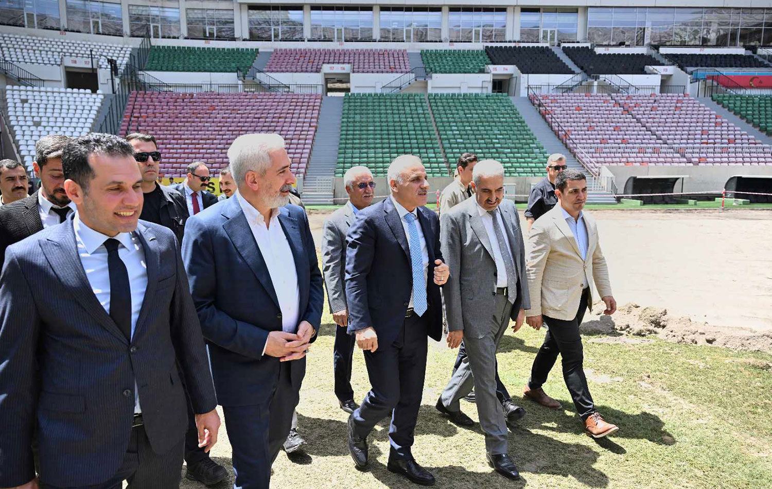 Diyarbakır Valisi Murat Zorluoğlu ve AK Parti Diyarbakır Milletvekili Galip Ensarioğlu sahayı inceledi. / Foto: Rûdaw