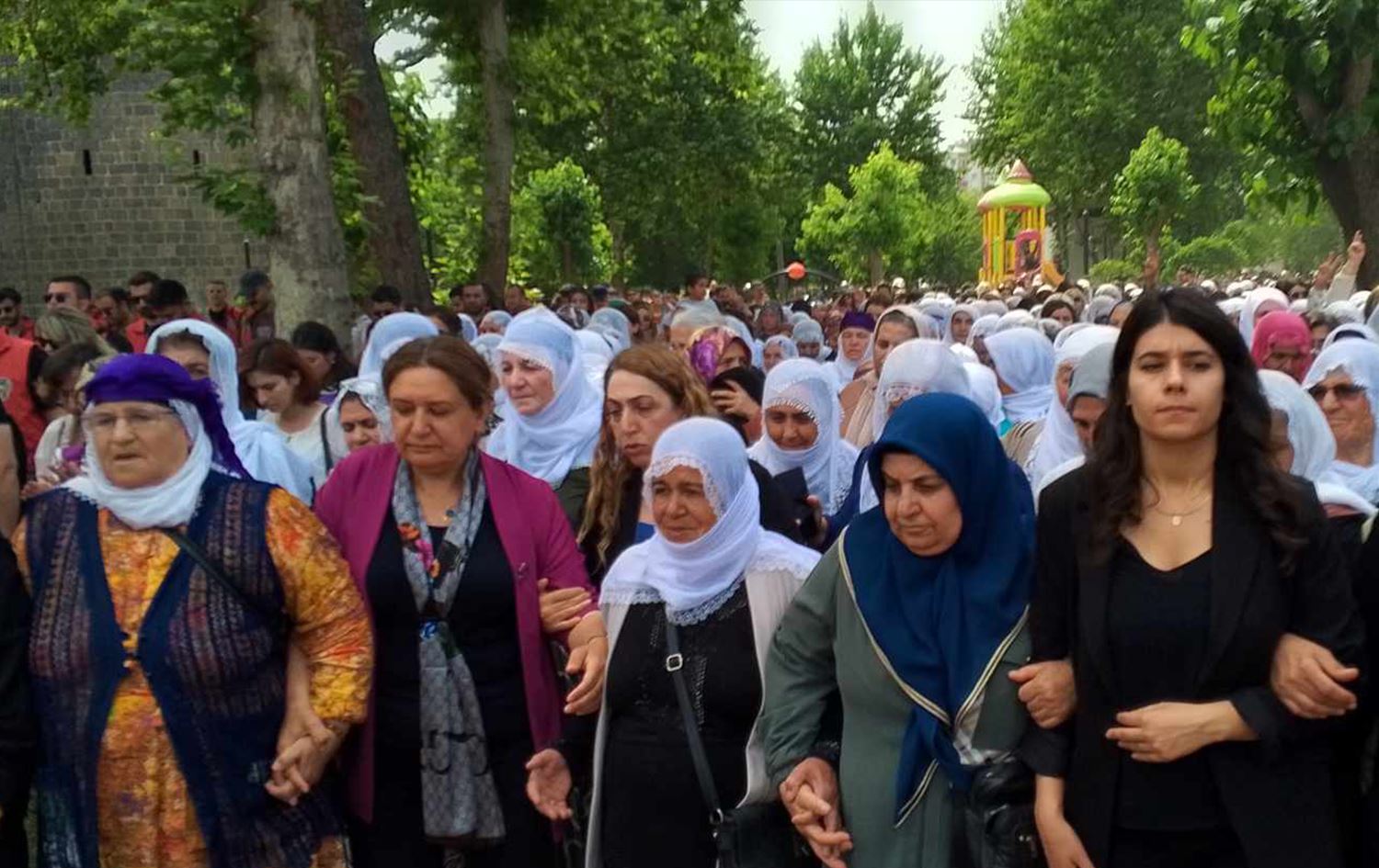 Meşa Dayikên Aştiyê û parlamenterên DEM Partiyê\ Wêne: Rûdaw