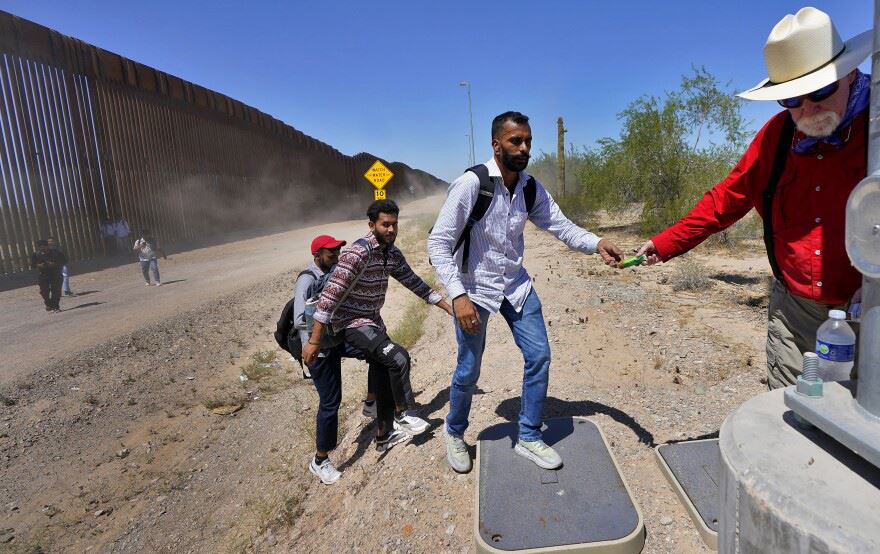 یەکەم گرووپی پەناخوازان لە ئەمریکا دوای وەرگرتنی هەزار دۆلار خۆیان دیپۆرتکردەوە