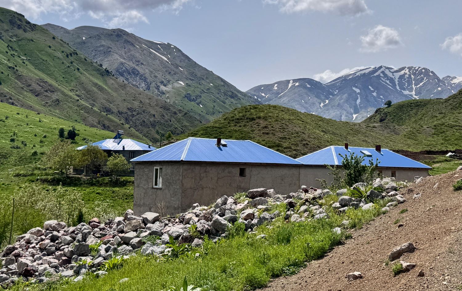 DÊRSIM - Xelk vedigere gundên xwe lê av û elektrîka gundan nînin