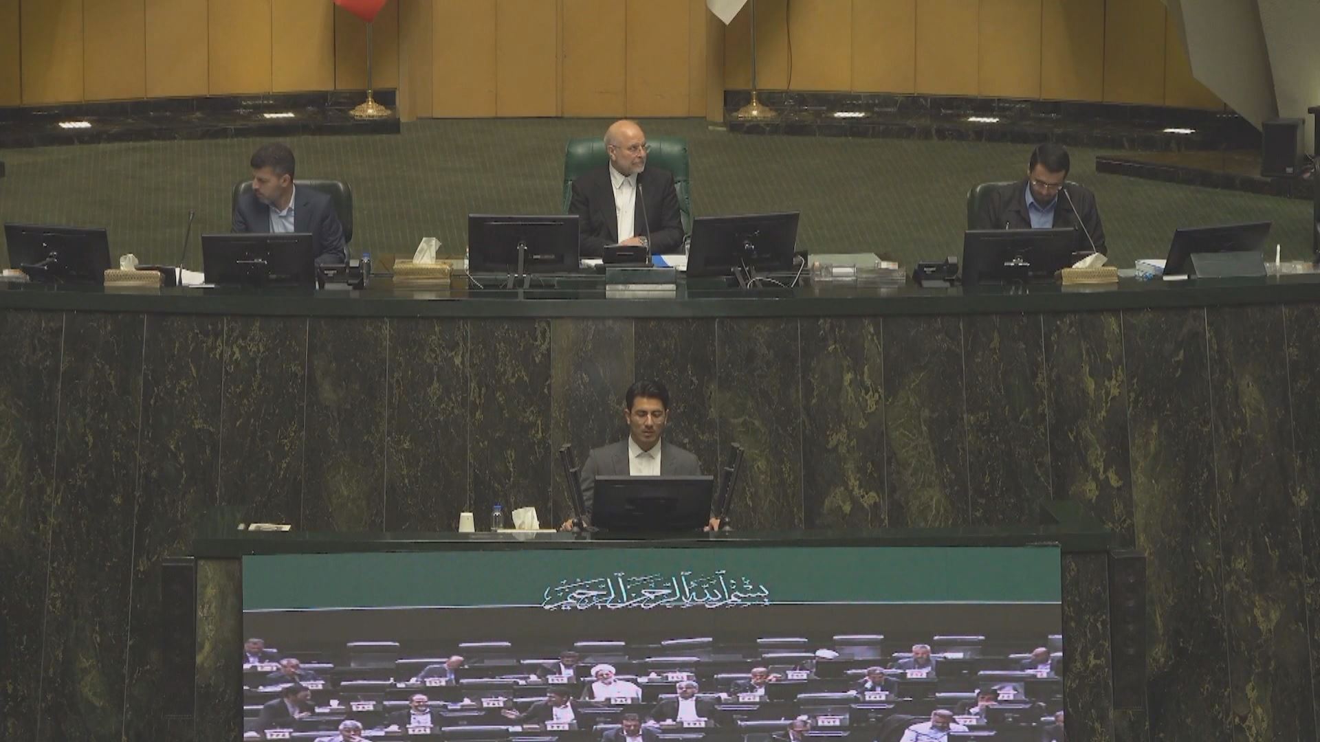 داوای لێپێچینەوە لە وەزیری وزەی ئێران دەکرێت؛ 'هیچ پلانێکی بۆ چارەسەرکردنی کورتهێنانی کارەبا نییە'