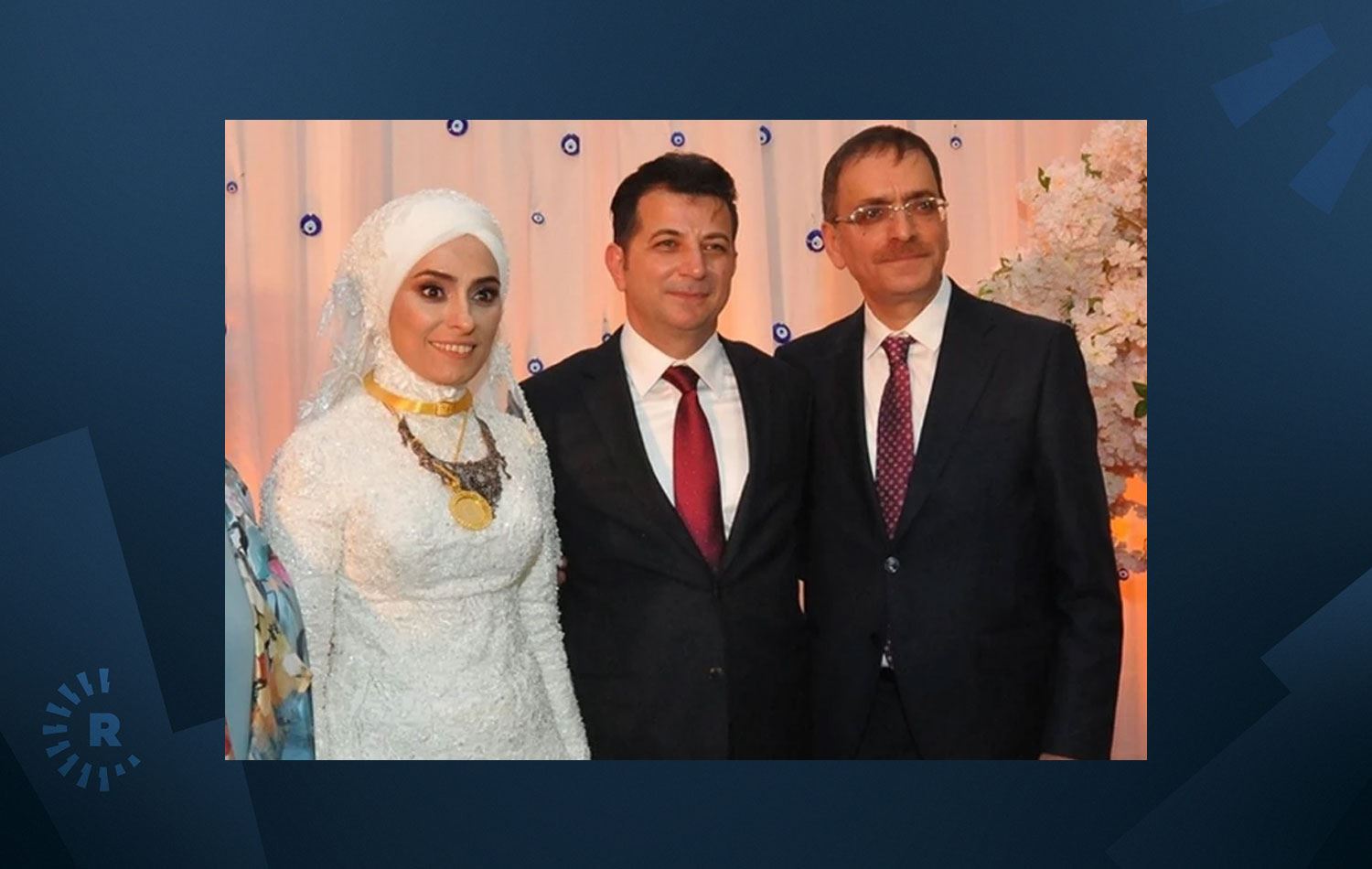 Ünsal Ban (ortada) ve eski eşi Zehra Taşkesenlioğlu / Arşiv