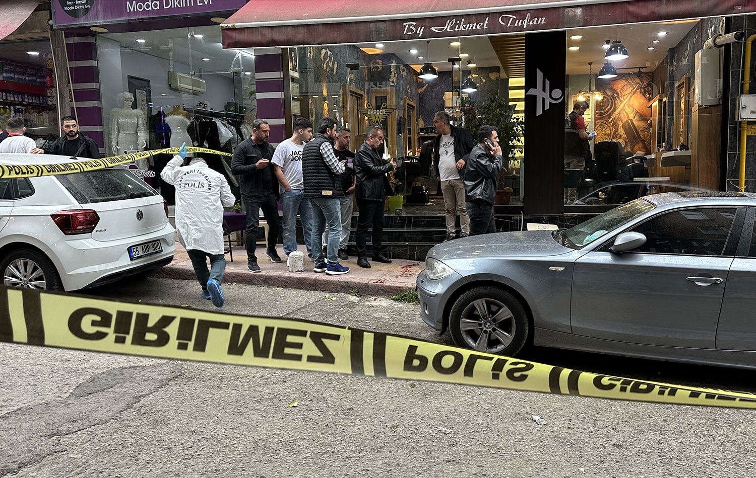 Cinayetin işlendiği berber dükkanı. / AA