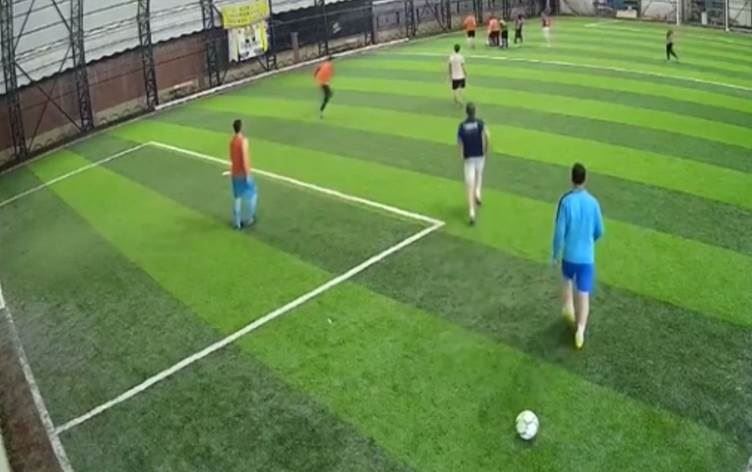  Halı sahada fenalaşan genç hayatını kaybetti.