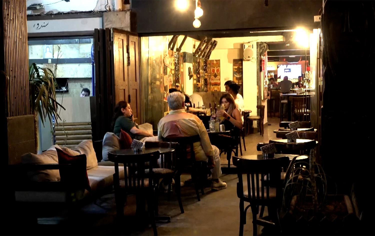 Damascus bars struggle amid fear of attacks, crackdown