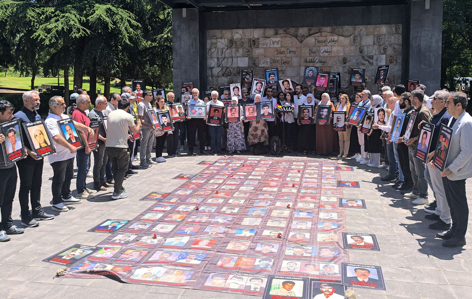 DEM Parti Eş Genel Başkanı Tülay Hatimoğulları, Diyarbakır’da düzenlenen ‘Kayıplar Haftası’ etkinliğinde konuştu. / Foto: ANKA