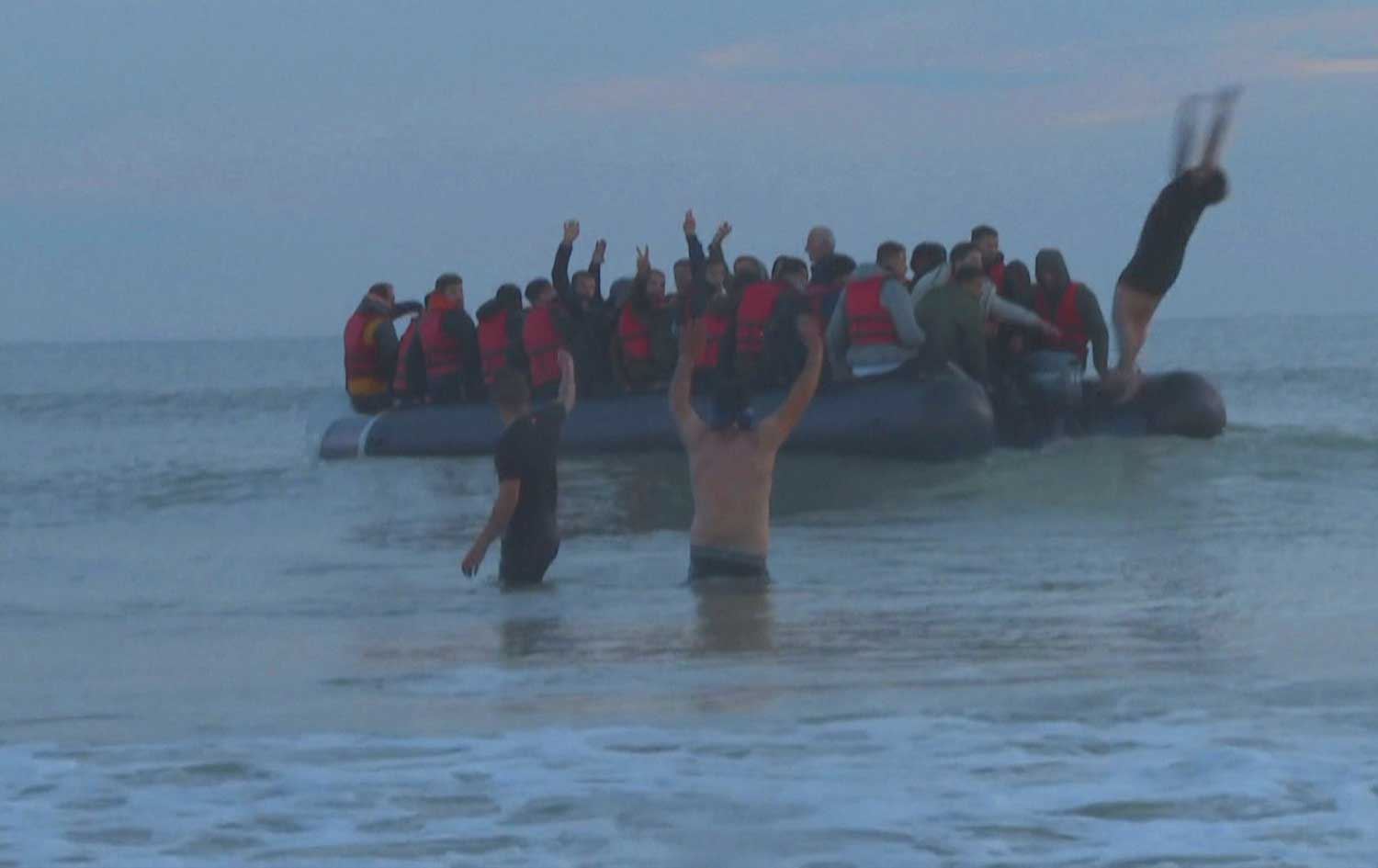 Hinek koçber di nav deryayê de / Wêne: Arşîv