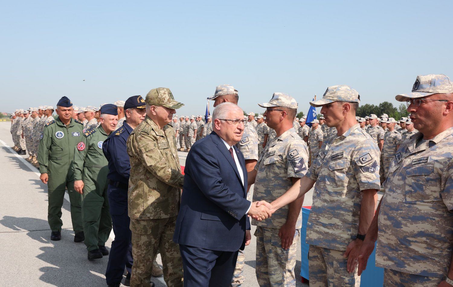 Bakan Yaşar Güler, askerlerle bayramlaştı / Fotoğraf: AA 