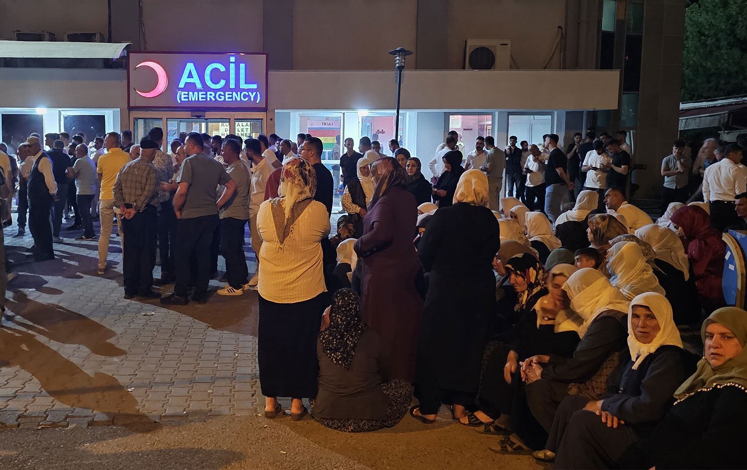 Xizmên birîndaran nexweşxaneyê kom bûne /Wêne: AA