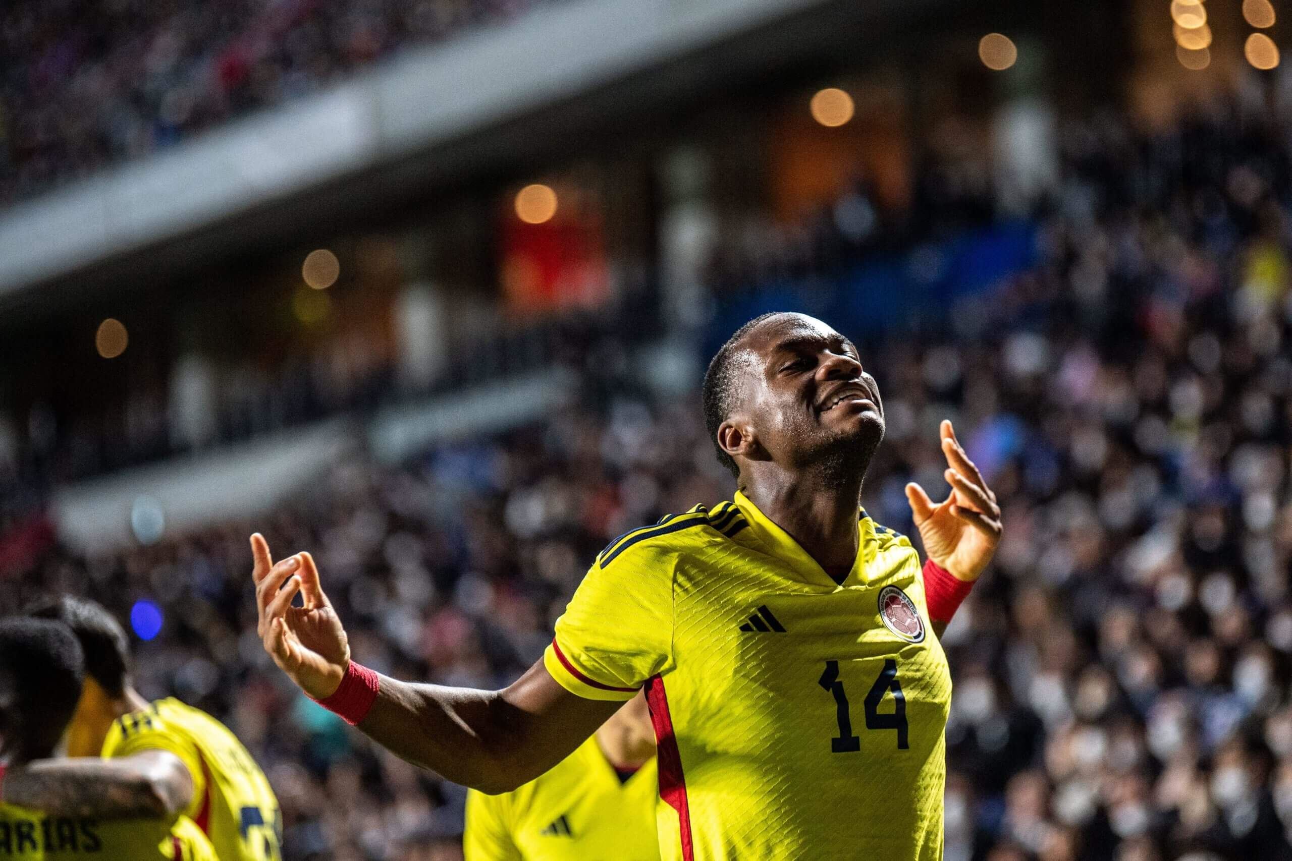 هاوڕێیەکی رۆناڵدۆ لە خامێس رۆدریگێز و راهێنەرەکەی دەدات