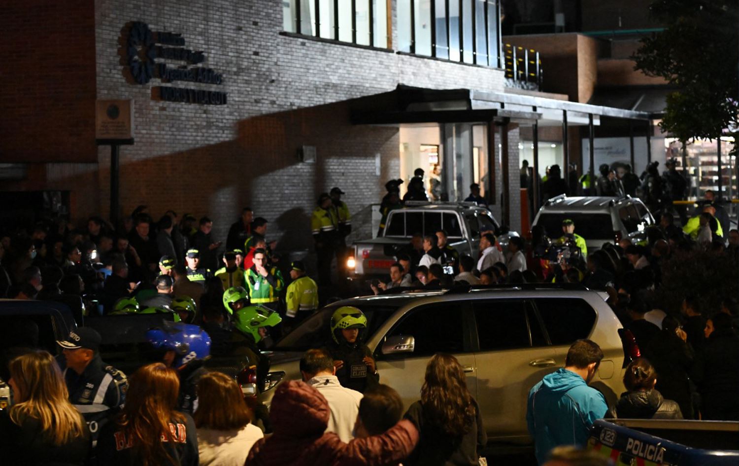 بەربژێرێکی هەڵبژاردنی سەرۆکایەتیی کۆڵۆمبیا تەقەی لێکرا و بە سەختی بریندار کرا