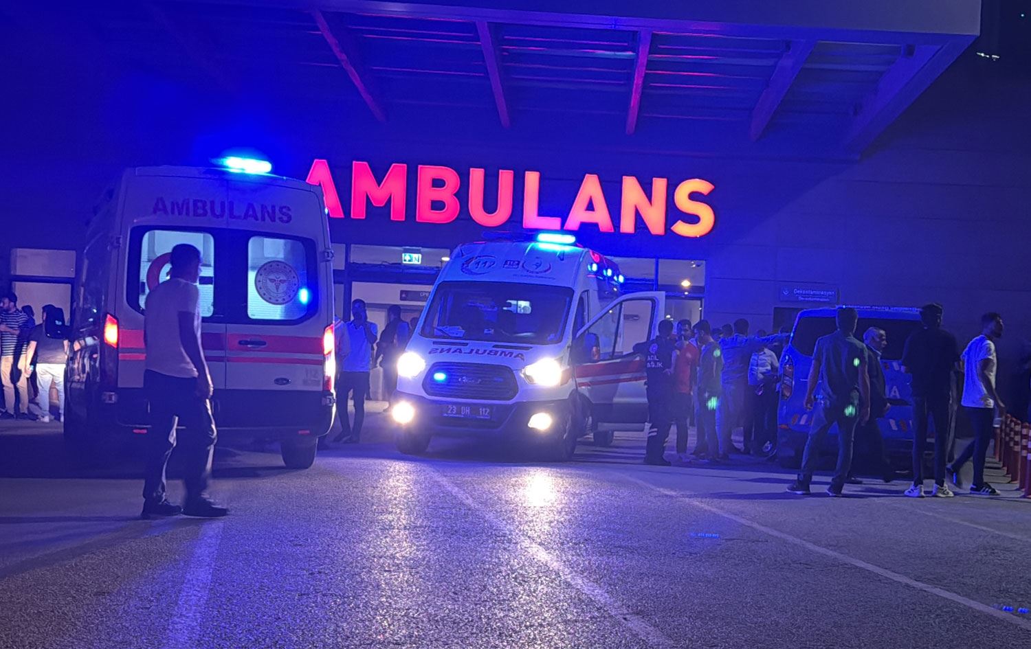 Ber nexweşxaneyê / Wêne: AA