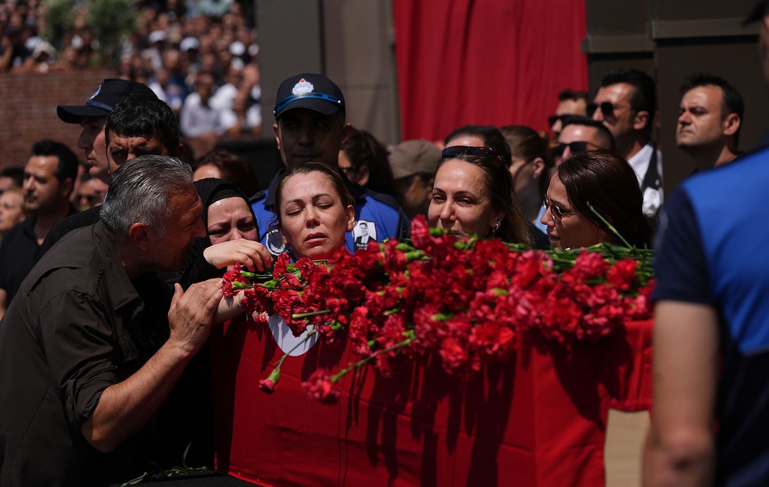 Manisa Büyükşehir Belediye Başkanı Ferdi Zeyrek son yolculuğuna uğurlandı. / Foto: AA
