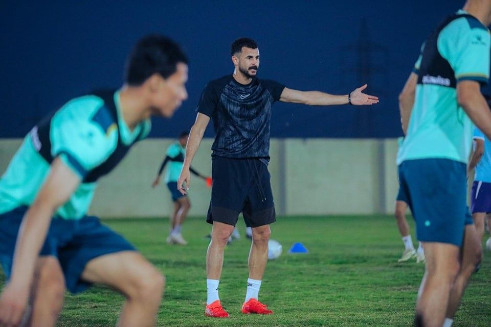 یانەی گەرمە چاوی لە ئەیمەن حوسێنە