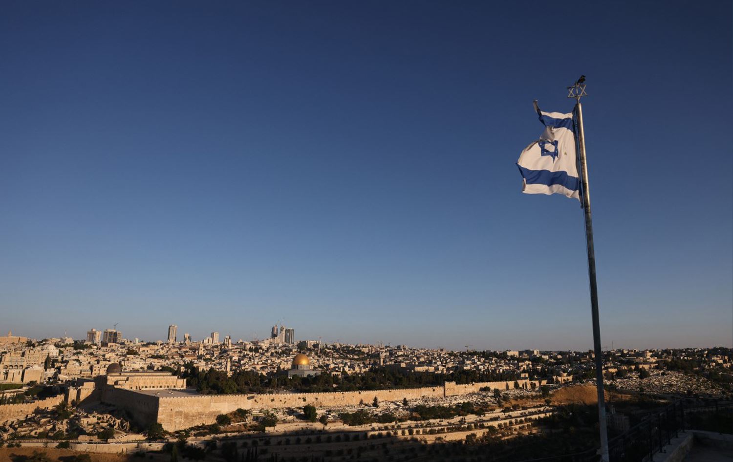 ئاکپارتی هۆشداری دەدات: ئاگری هێرشەکەی ئیسرائیل هەموو ناوچەکە دەگرێتەوە