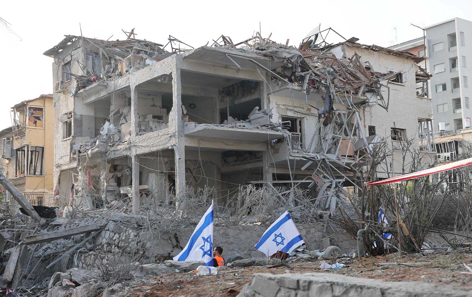 باڵەخانەیەکی تەلئەڤیڤ کە بە بۆردوومانی ئێران رووخاوە. وێنە: AFP