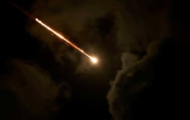 وێنەی مووشەکێکی ئێران لە ئاسمانی ئیسرائیل؛ وێنە: REUTERS