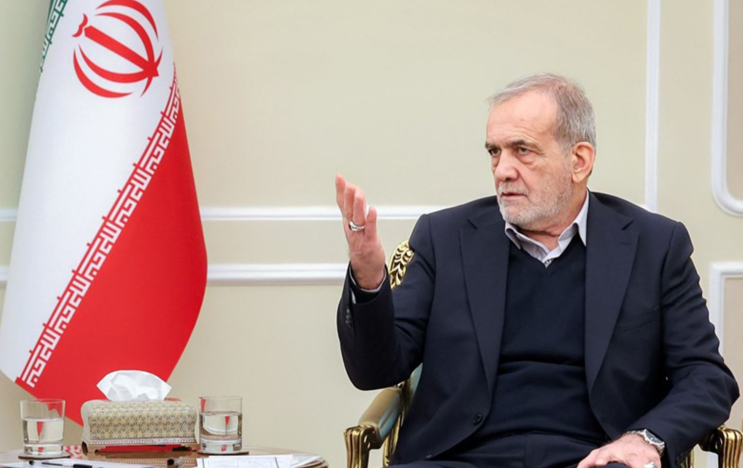 پزیشکیان بۆ خەڵکی ئێران: ئەم رۆژە سەخت و دژوارانە تێدەپەڕێنین