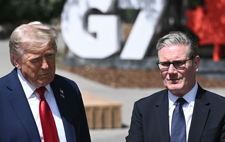 کییەر ستامەر و دۆناڵد ترەمپ لە لووتکەی وڵاتانی گرووپی 7. وێنە: AFP