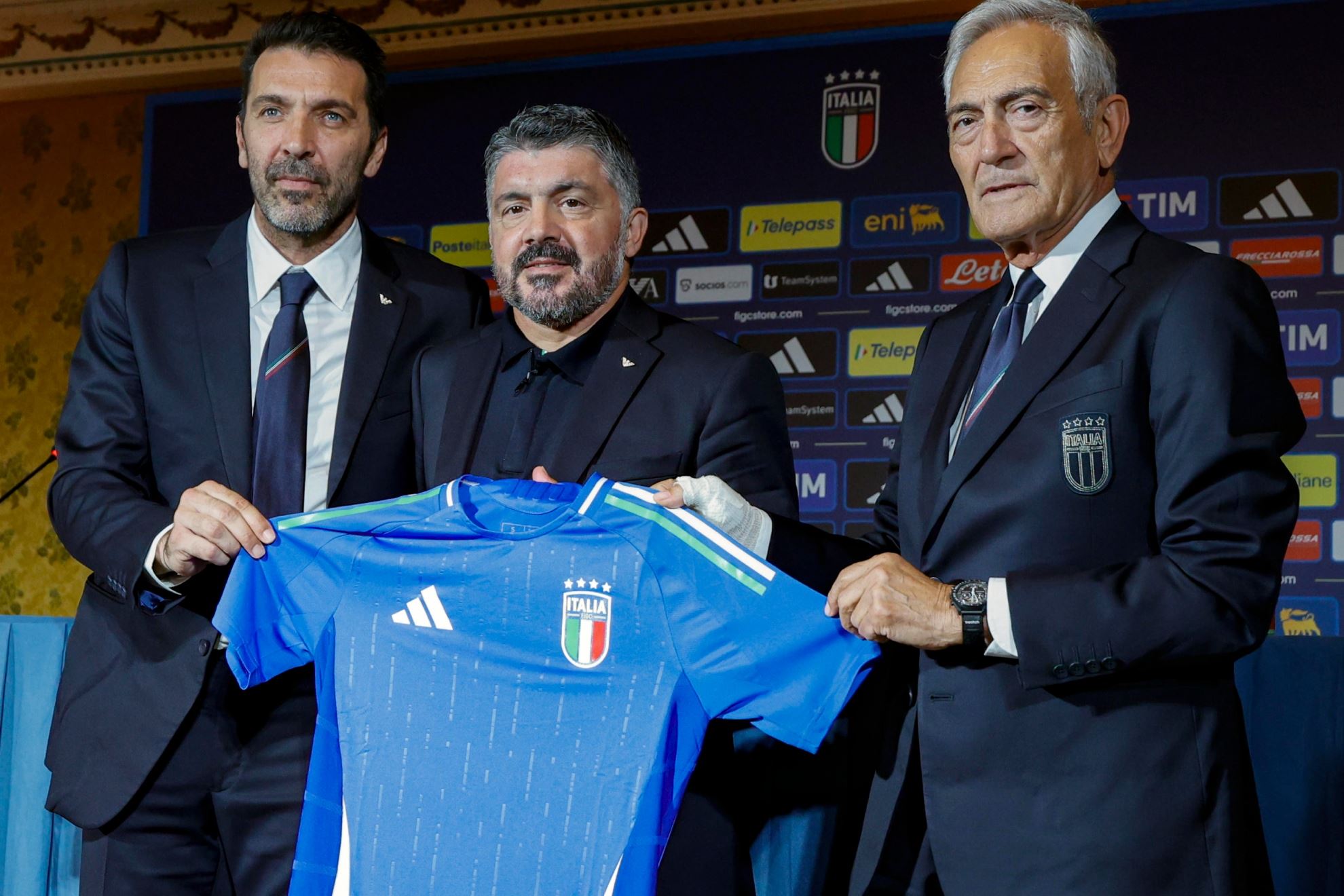 گاتوزۆ: من هاری پۆتەر نیم و جادوو نازانم