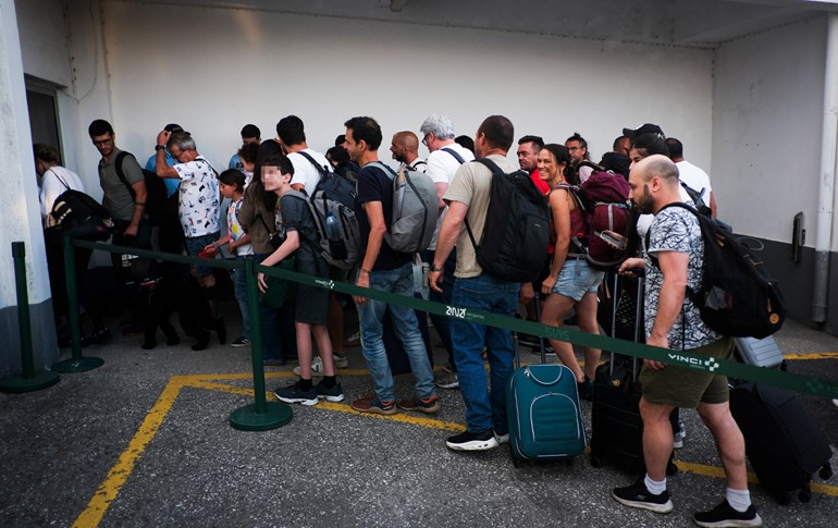 پۆرتوگالییەکان لە میسرەوە دەگەڕێنەوە وڵاتەکەیان. وێنە: AFP