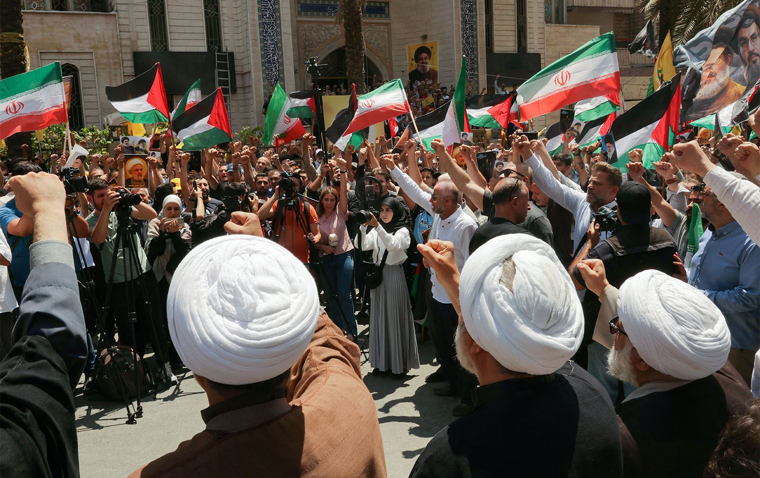 بڕیاردان لەسەر شێوازی دەوامکردنی فەرمانبەرانی ئێران درایە دەست پارێزگارەکان