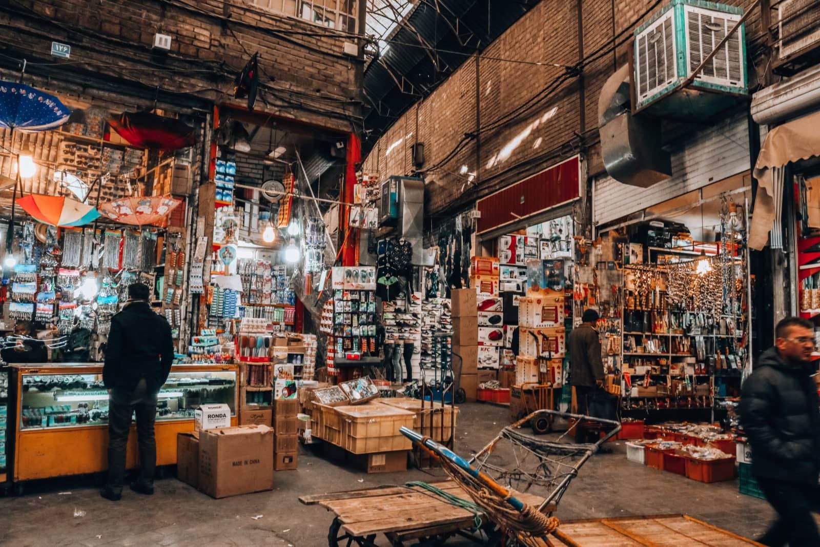 بۆ کۆنترۆڵکردنی بازاڕ؛ حکومەتی ئێران زنجیرەیەک رێکاری نوێی راگەیاندووە