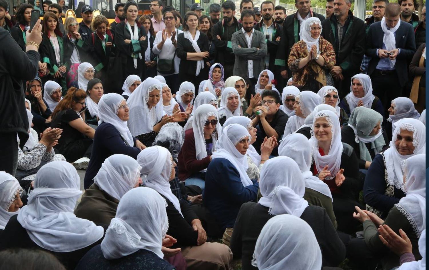 Dayikên aştiyê / Wêne: Arşîv