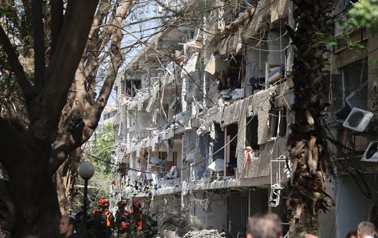 هێرشێکی ئێران بۆ سەر باڵەخانەیەکی نیشتەجێبوون لە شاری رامات ئەڤیڤ. وێنە: AFP