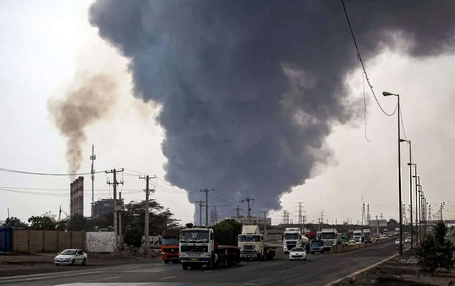 Foto: İsrail'in saldırısı sonrası bölgede yangın çıktı