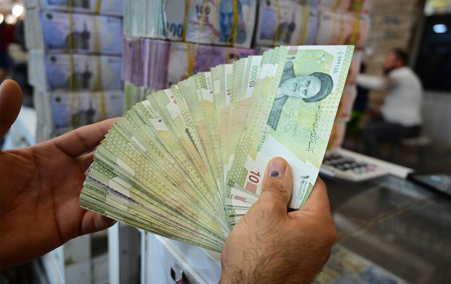 ئاگربەست بەهای دینار و تمەنی بەرزکردەوە