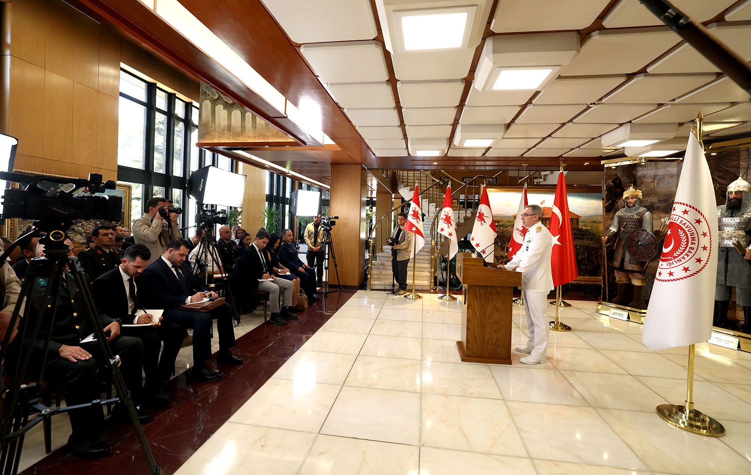 Tuğamiral Zeki Aktürk, basın bilgilendirme toplantısında konuştu. / AA