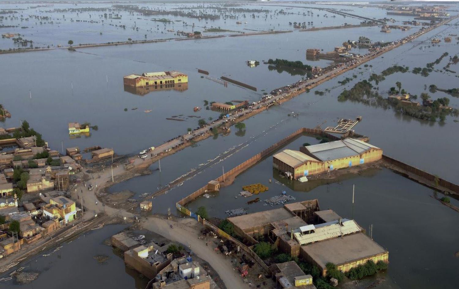 Pakistan'da şiddetli yağış ve fırtına: 10 kişi hayatını kaybetti     