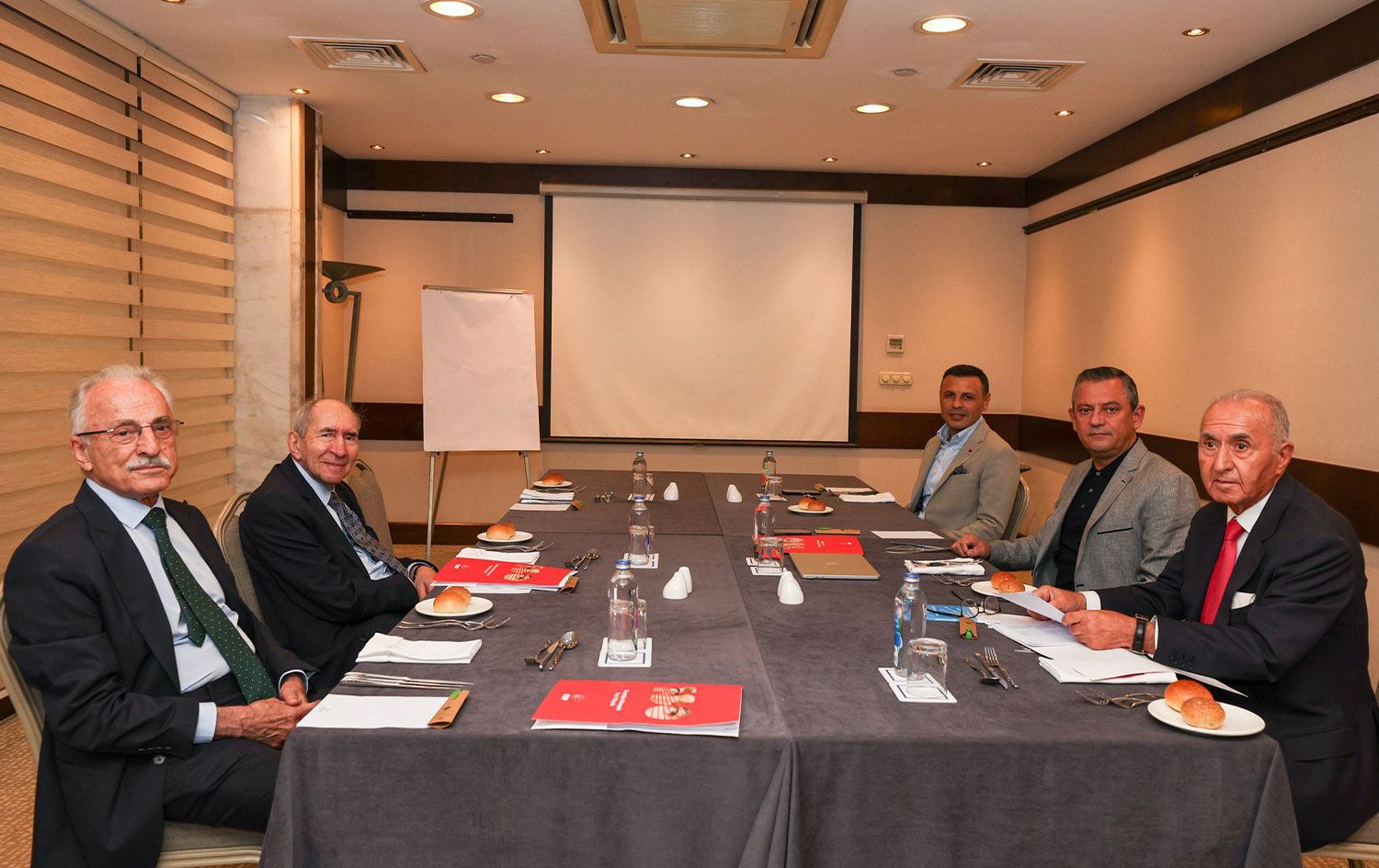 Altan Öymen, Hikmet Çetin ve Murat Karayalçın ile Özgür Özel 