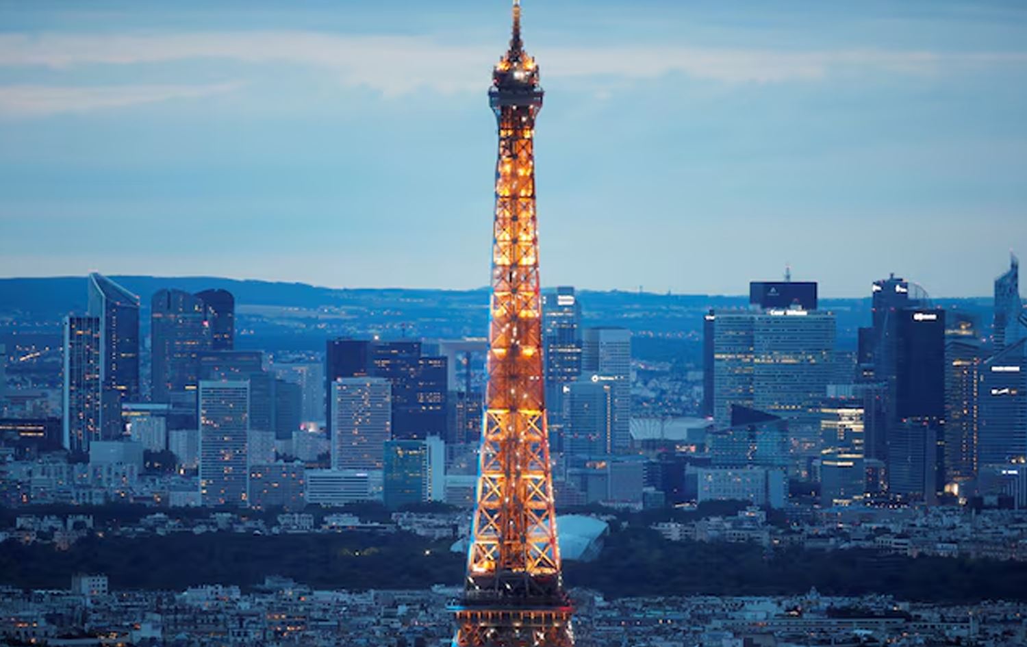 دیمەنێکی بورجی ئایفڵ و پاریس. وێنە: Reuters