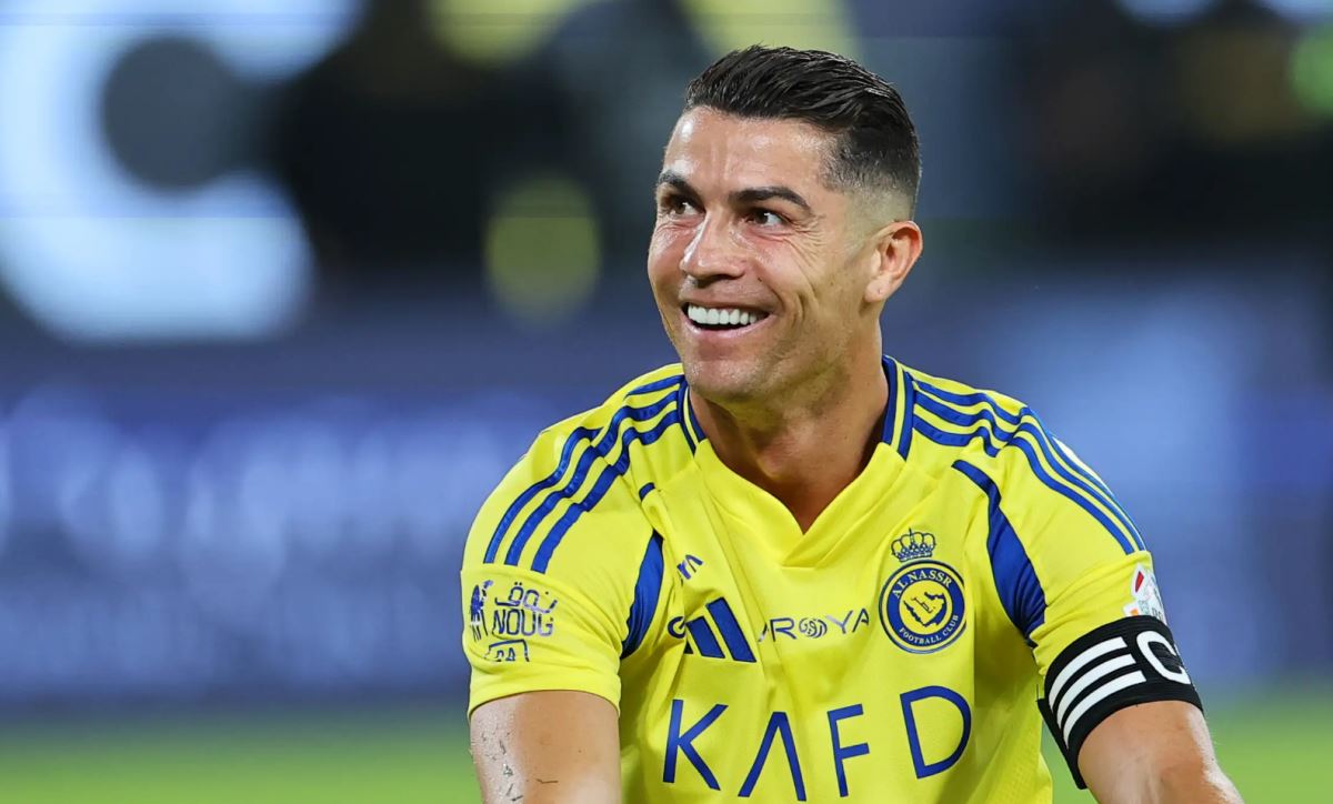 راهێنەرێکی بەنێوبانگ داوا لە رۆناڵدۆ دەکات بیکاتە راهێنەری نەسڕ