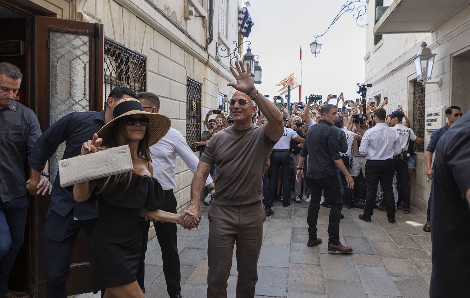 Milyarder iş insanı Jeff Bezos ile gazeteci Lauren Sanchez Venedik'te evlendi. / Foto: AA