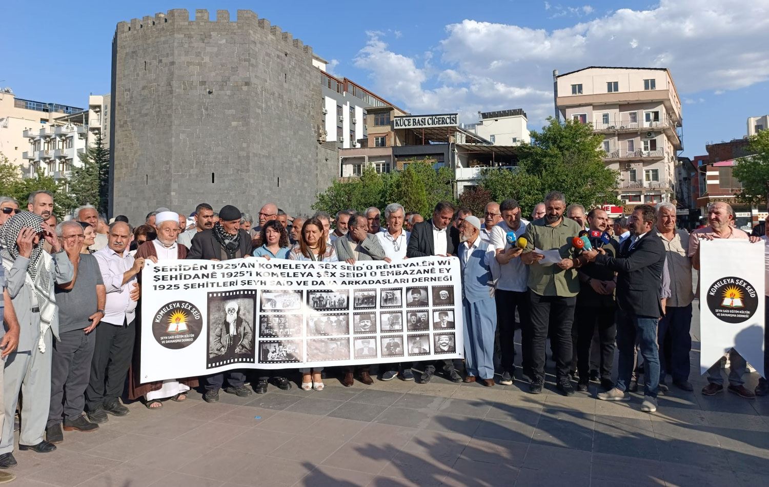 Şeyh Said ve arkadaşlarının idam edilişlerinin 100. yıl dönümünde Diyarbakır'da basın açıklaması yapıldı. / Foto: Rûdaw