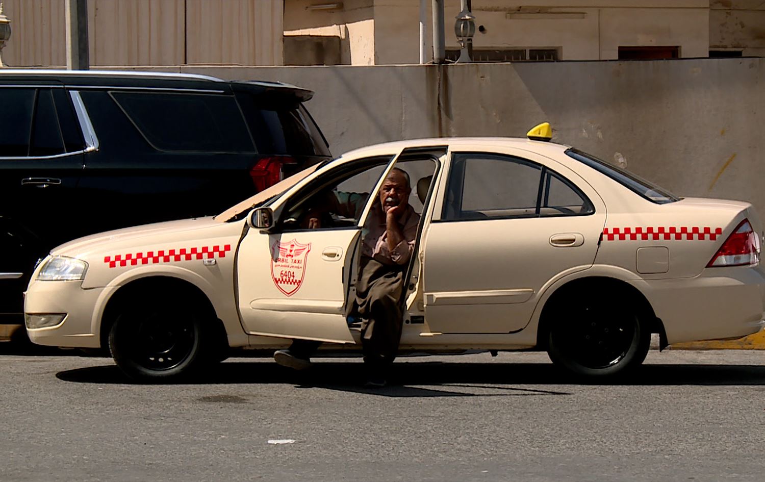 Baghdad salary freeze hits Kurdistan’s taxi drivers hard