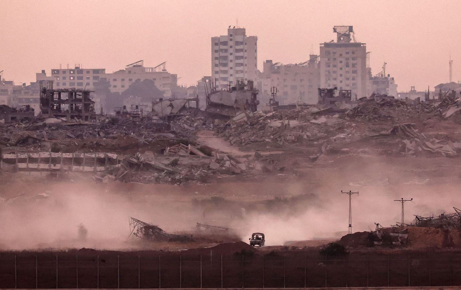 ترەمپ داوای ئاگربەستی غەززە دەکات و ئیسرائیل دەڵێت نابێت دەرفەتەکە لەدەستبدرێت