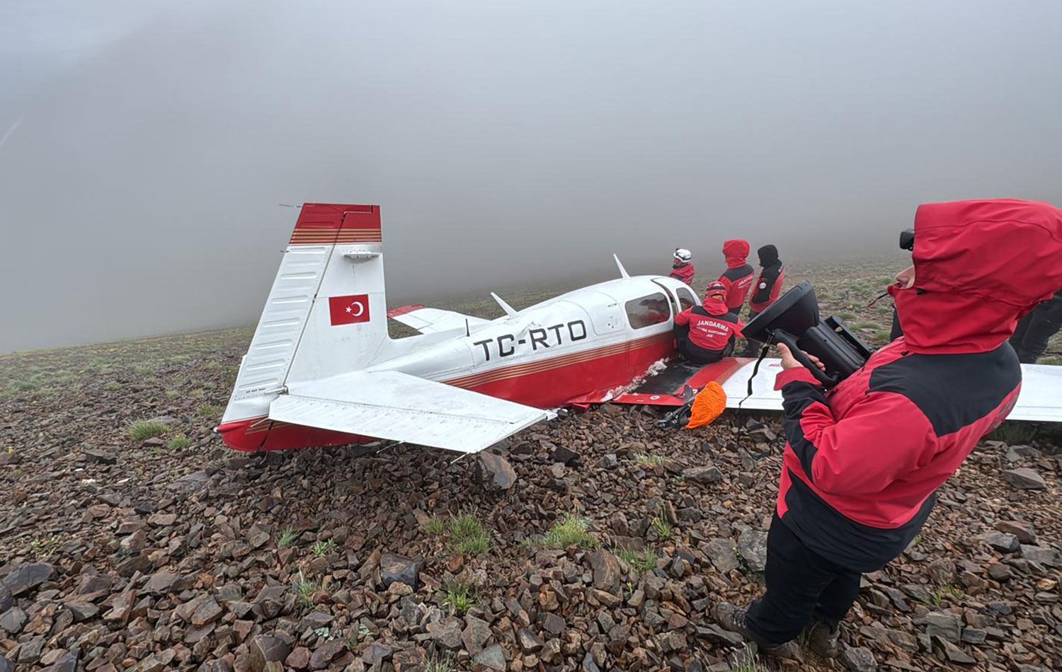 Düşen uçağın enkazına Kaçkar Dağları’nda ulaşıldı. / AA