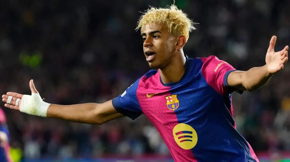 لامین بەئاهەنگێکی نهێنی و گرانبەها، ساڵیادی لەدایکبوونی دەکاتەوە