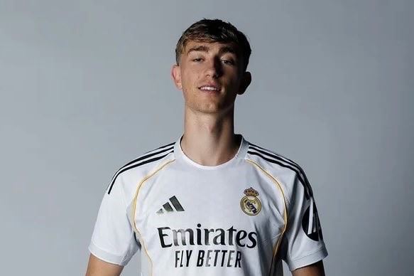 باوکی یاریزانێکی ریال مەدرید گاڵتە بە بارسێلۆنا دەکات