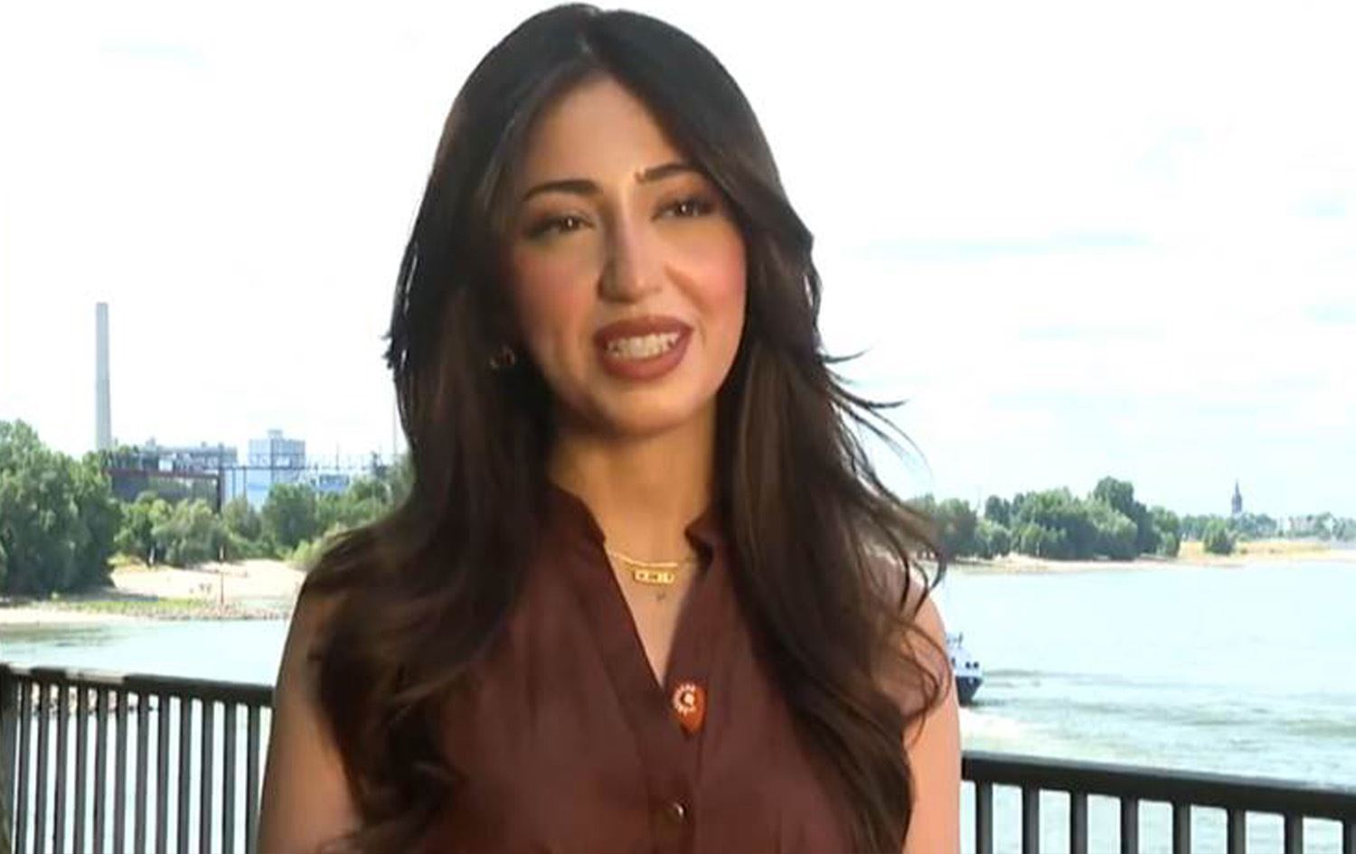 Rojavalı genç kadın, Kürt diasporasında fenomene dönüştü