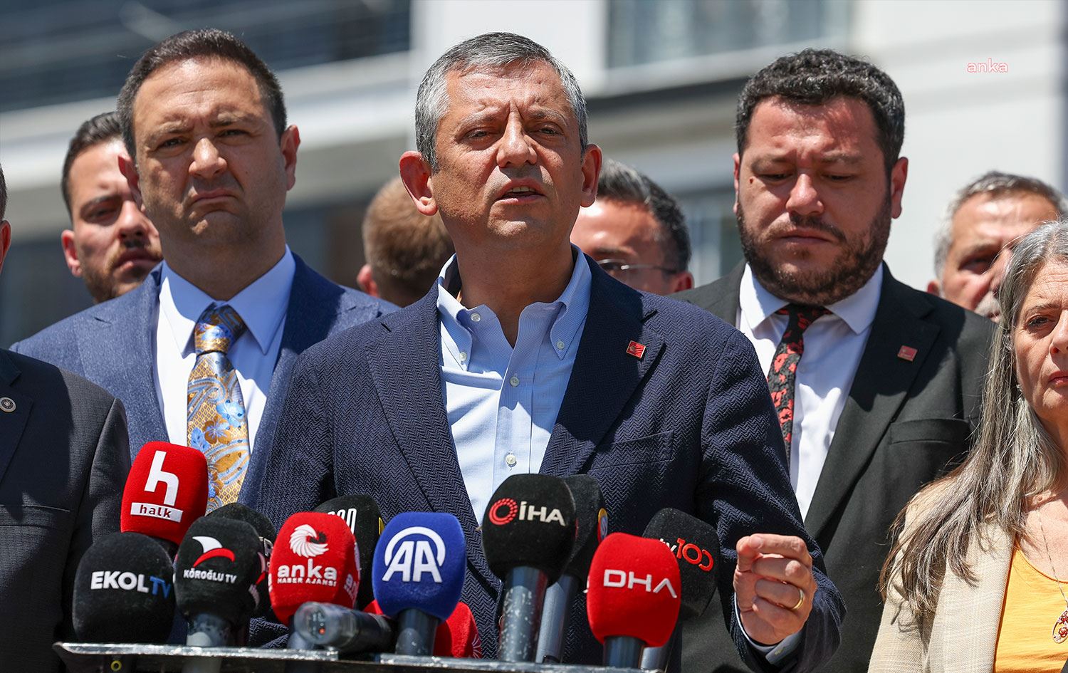 CHP Genel Başkanı Özgür Özel, duruşma devam ederken basın mensuplarına açıklamalarda bulundu