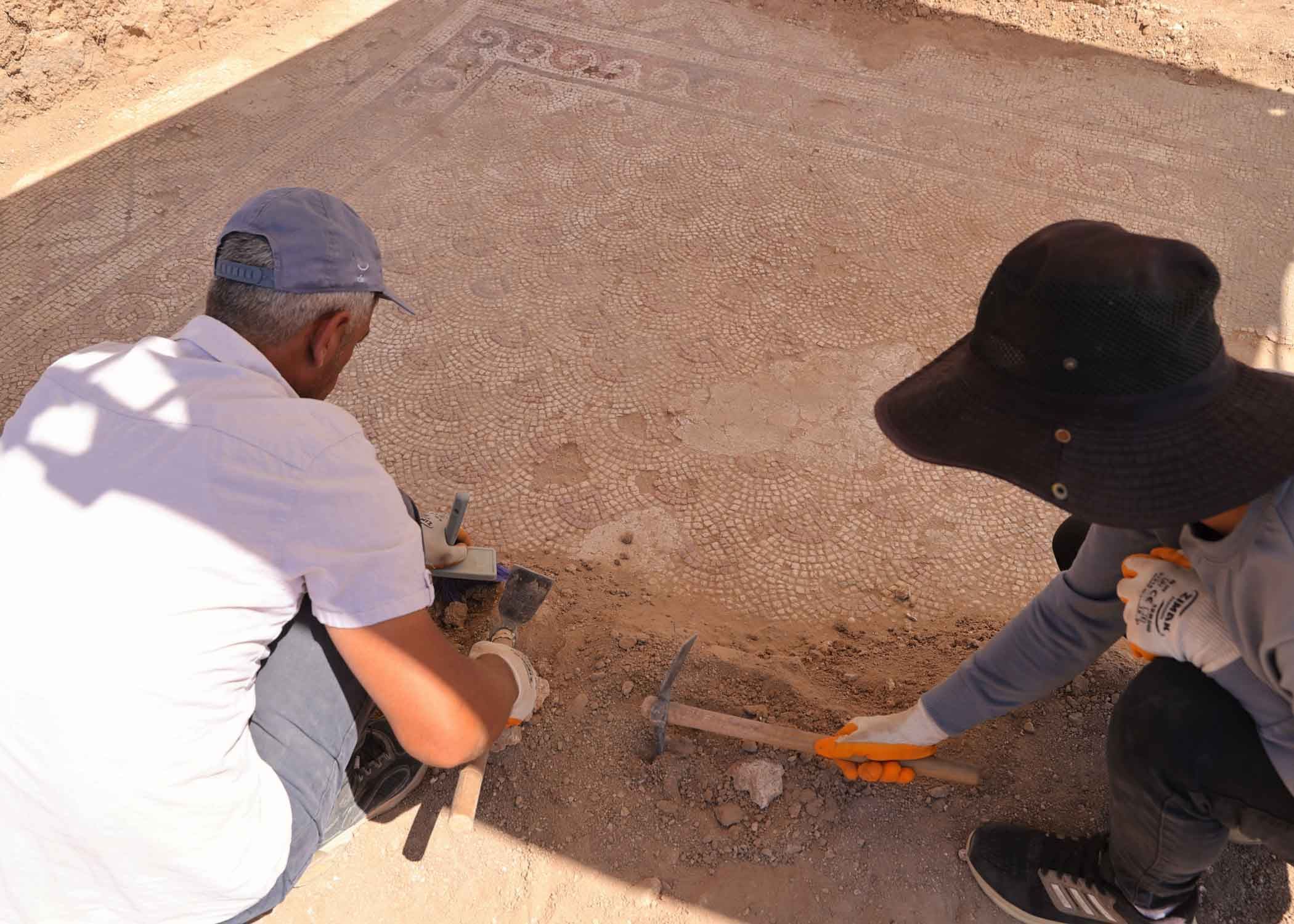 کارکردن لەسەر شوێنەوارەکە. وێنە: AA