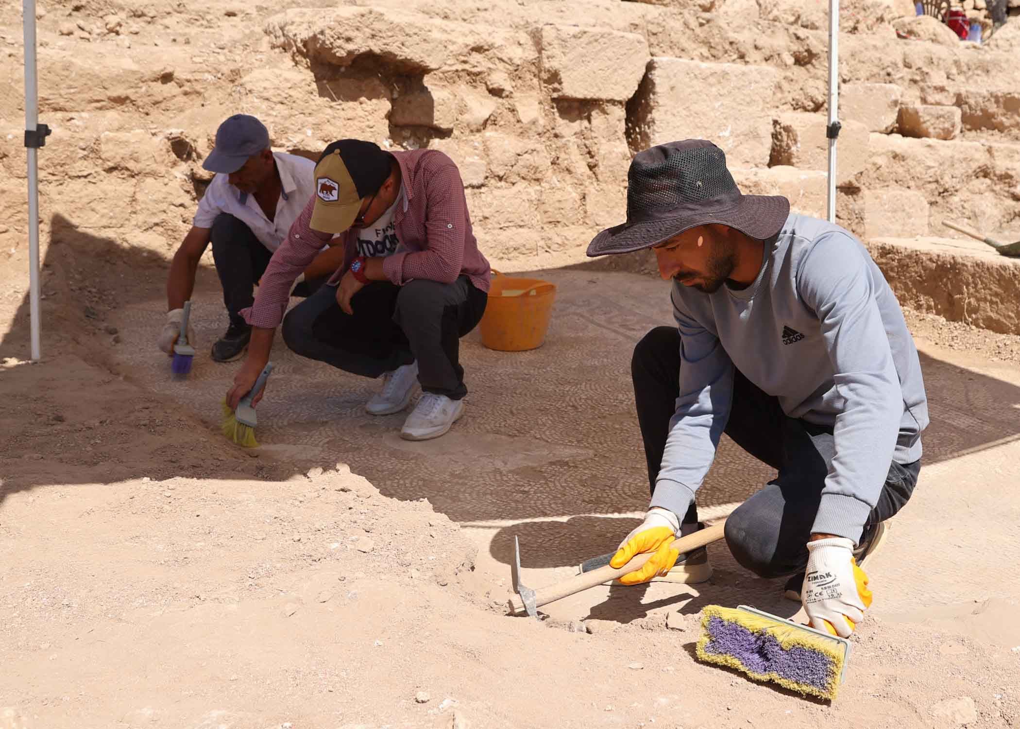 کارکردن لەسەر شوێنەوارەکە. وێنە: AA