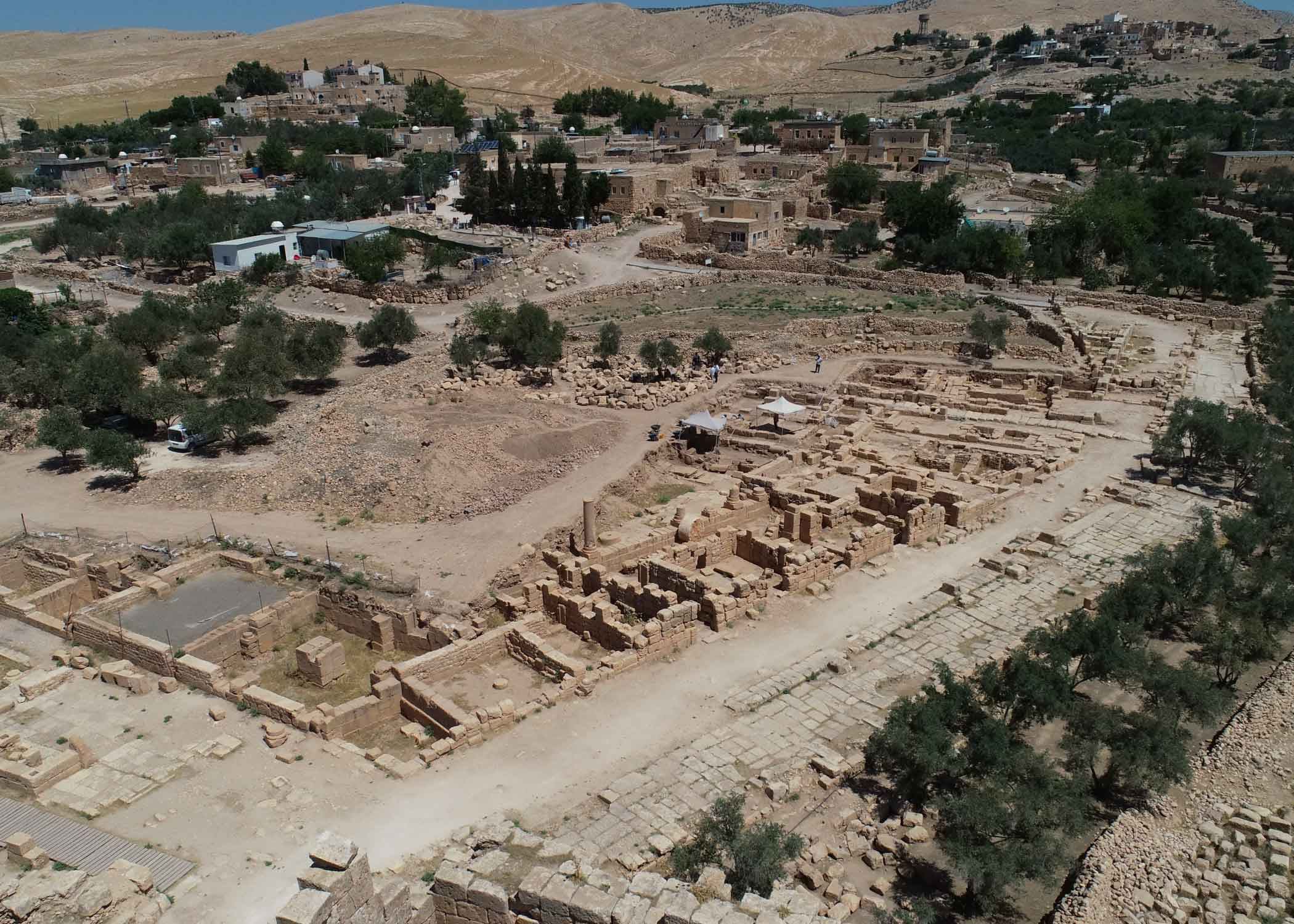 کارکردن لەسەر شوێنەوارەکە. وێنە: AA