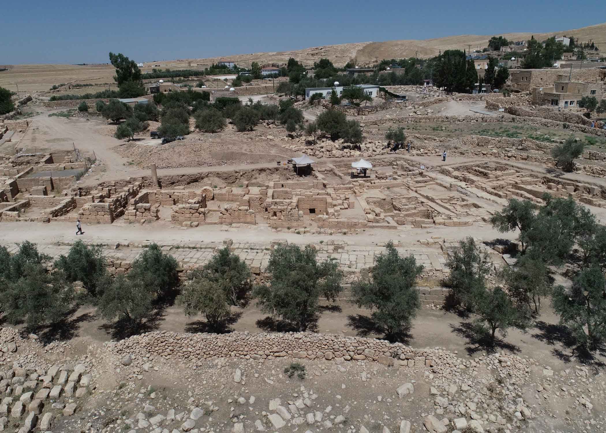 کارکردن لەسەر شوێنەوارەکە. وێنە: AA